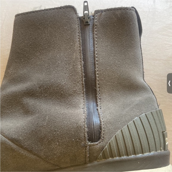 Sorel grey boots, size 9.5 Suede leather with soft interior. - Picture 3 of 8